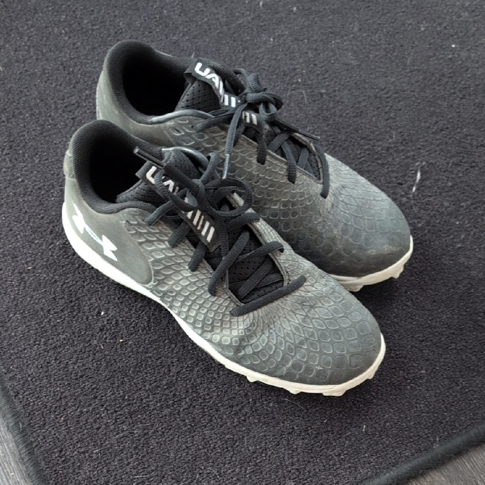 Under Armour Men's Gray and White Athletic Shoes.